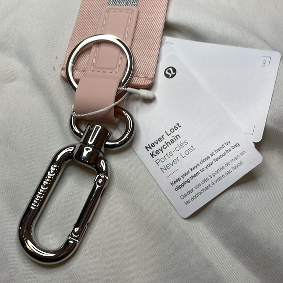NWT Lululemon Never Lost Keychain Wordmark - Picture 3 of 3
